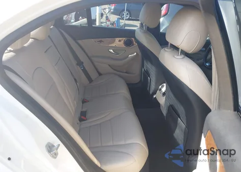 2015 Mercedes-Benz C 300 4Matic/Luxury 4Matic/Sport 4Matic z USA, uszkodzony, nr VIN 55SWF4KB0FU006680